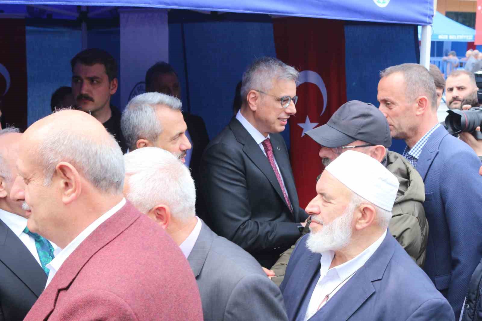 saglik-bakani-kemal-meisoglu-rizede-bayramlasma-torenine-katildi