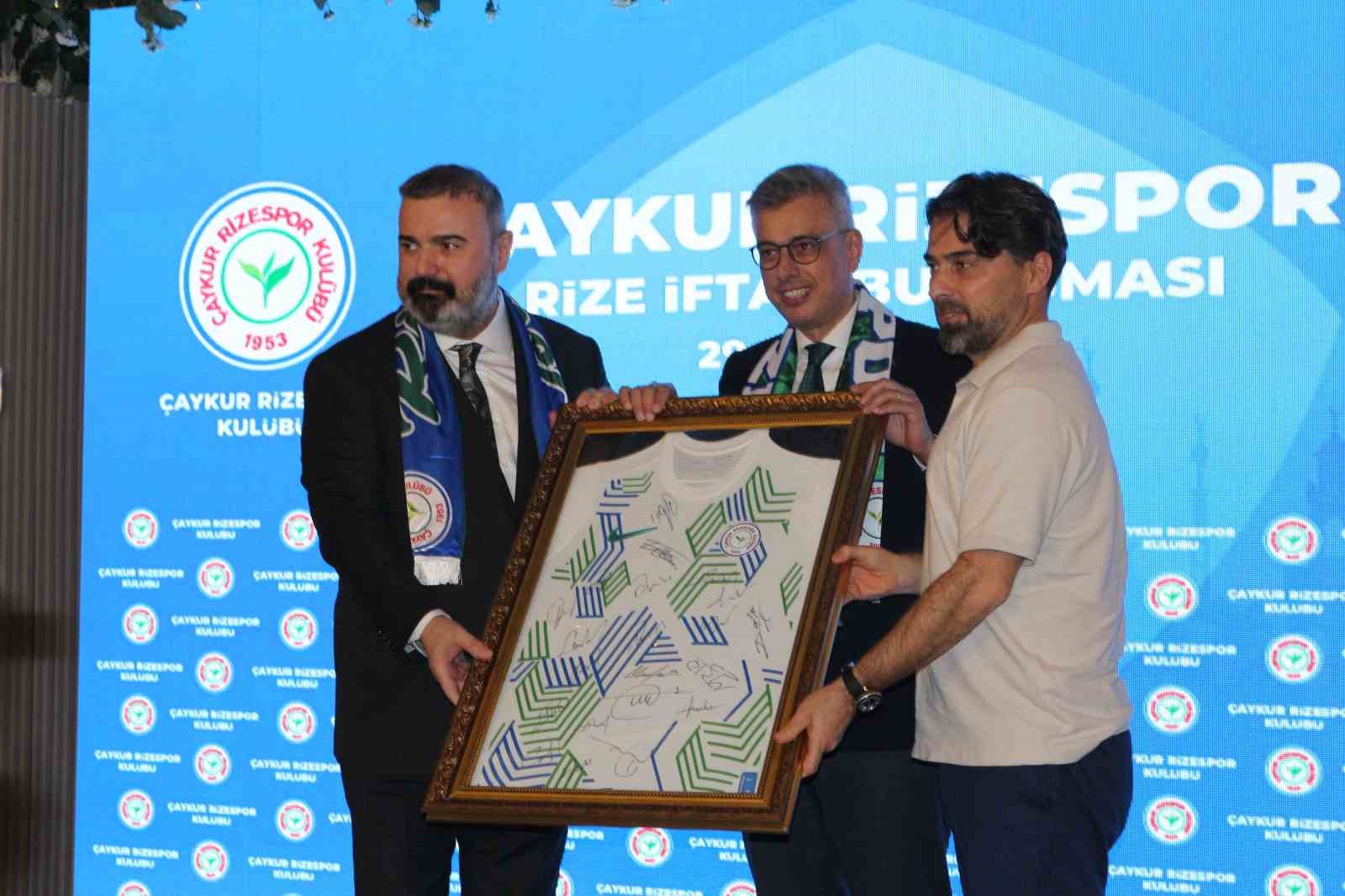 saglik-bakani-memisoglu-1-yilda-1-milyar-kez-insanlarimiza-dokunduk