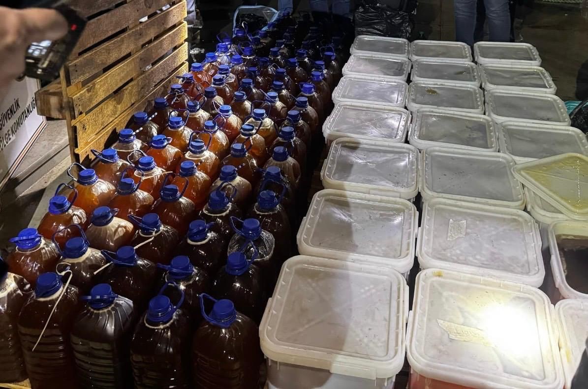 samsunda-balikci-deknesine-kacak-bal-operasyonu-1-ton-240-kilo-bal-ele-gecirildi