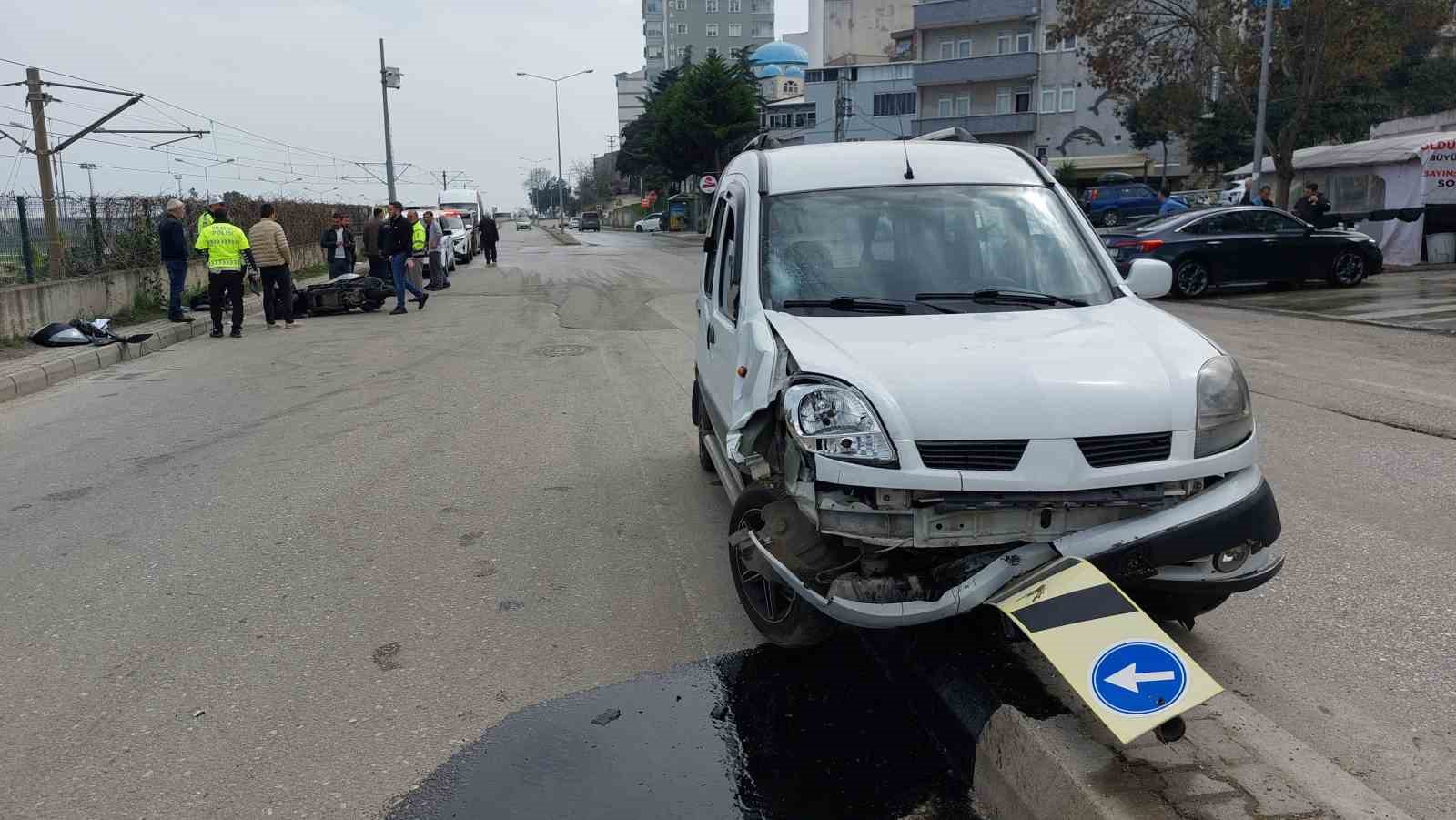 samsunda-hafif-ticari-arac-ile-motosiklet-carpisti-2-yarali