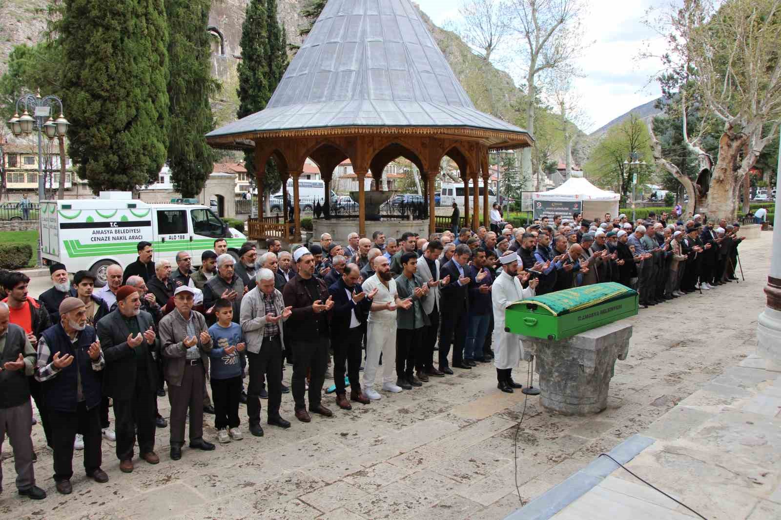 ustunden-vasiyeti-cikan-kimsesiz-hayirsever-son-yolculuguna-ugurlandi