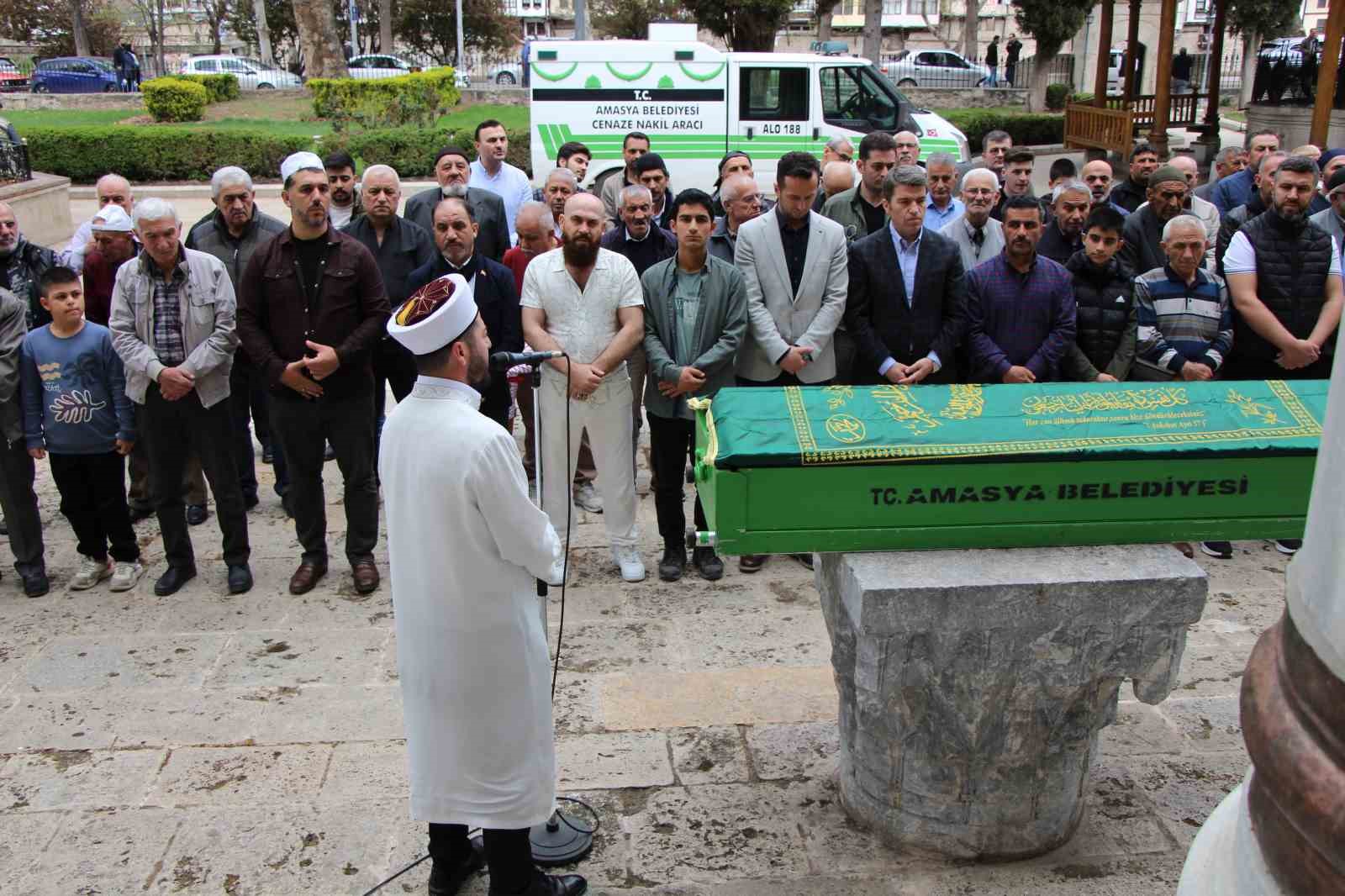 ustunden-vasiyeti-cikan-kimsesiz-hayirsever-son-yolculuguna-ugurlandi