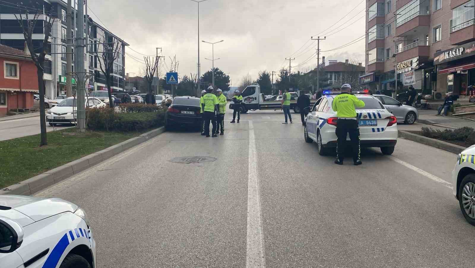 yayaya-yol-veren-aracla-carpisti-1-yarali