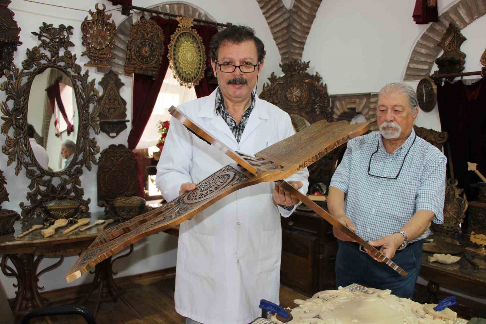 ahsap-ustasi-rahlesini-ozgur-mescid-i-aksa-icin-sakliyor
