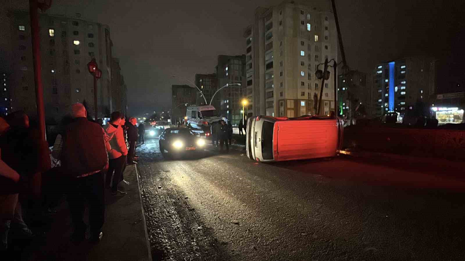 ambulans-ile-minibus-carpisti-5-yarali