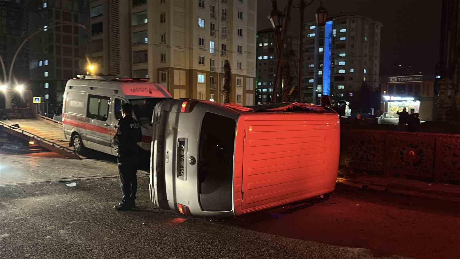 ambulans-ile-minibus-carpisti-5-yarali