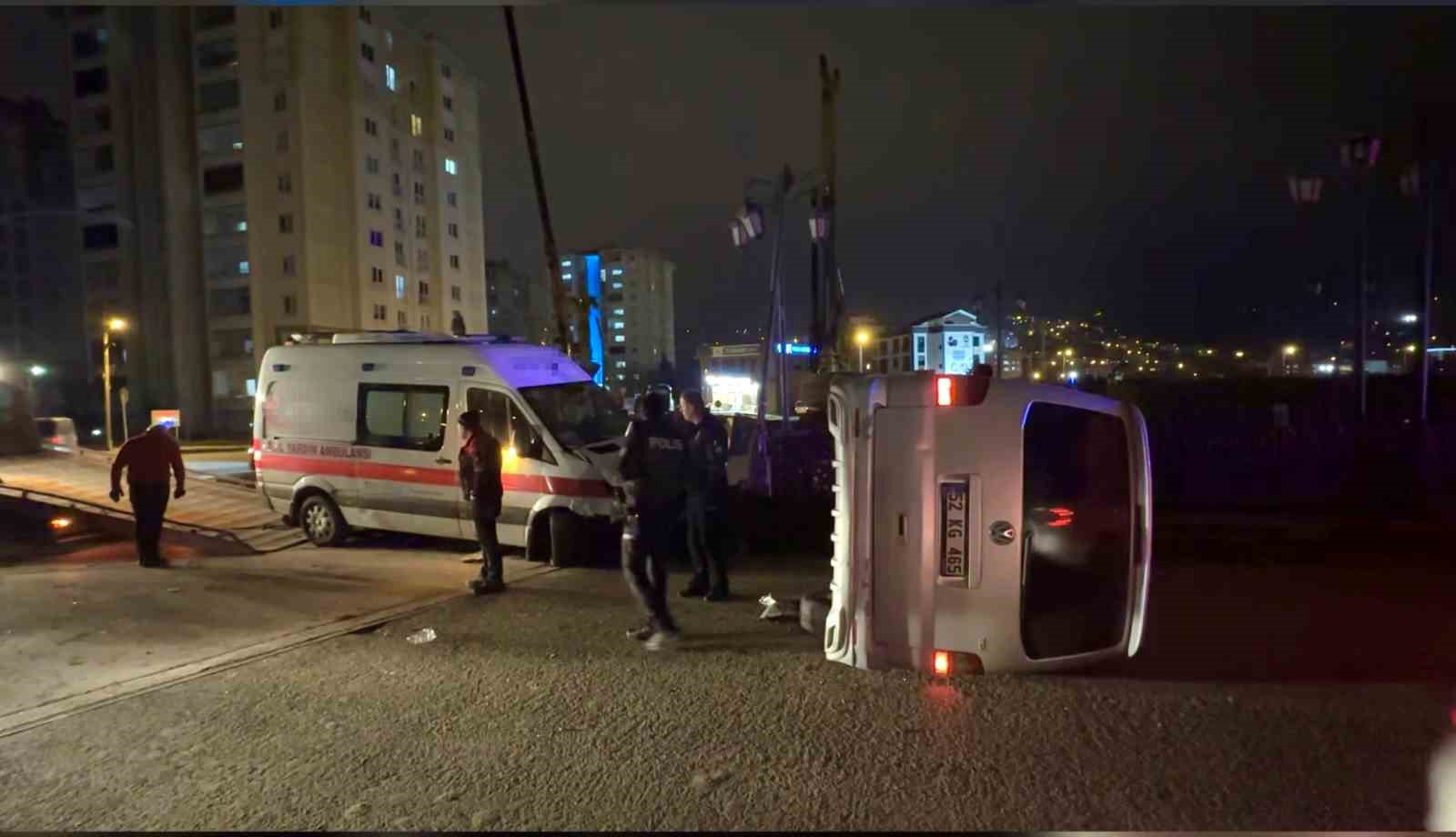 ambulans-ile-minibus-carpisti-5-yarali