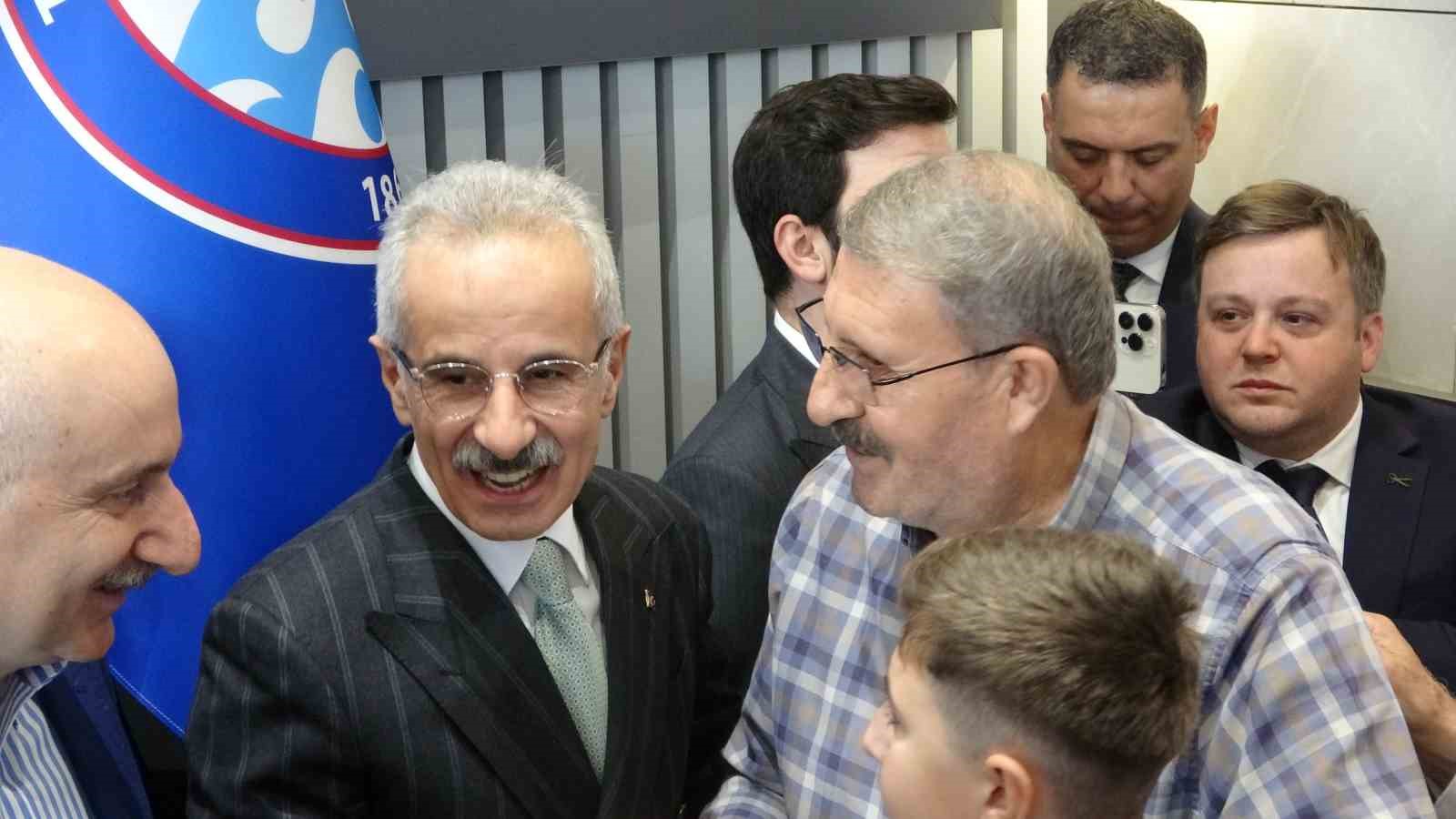 bakan-uraloglu-memleketi-trabzonda-bayramlasma-programlarina-katildi