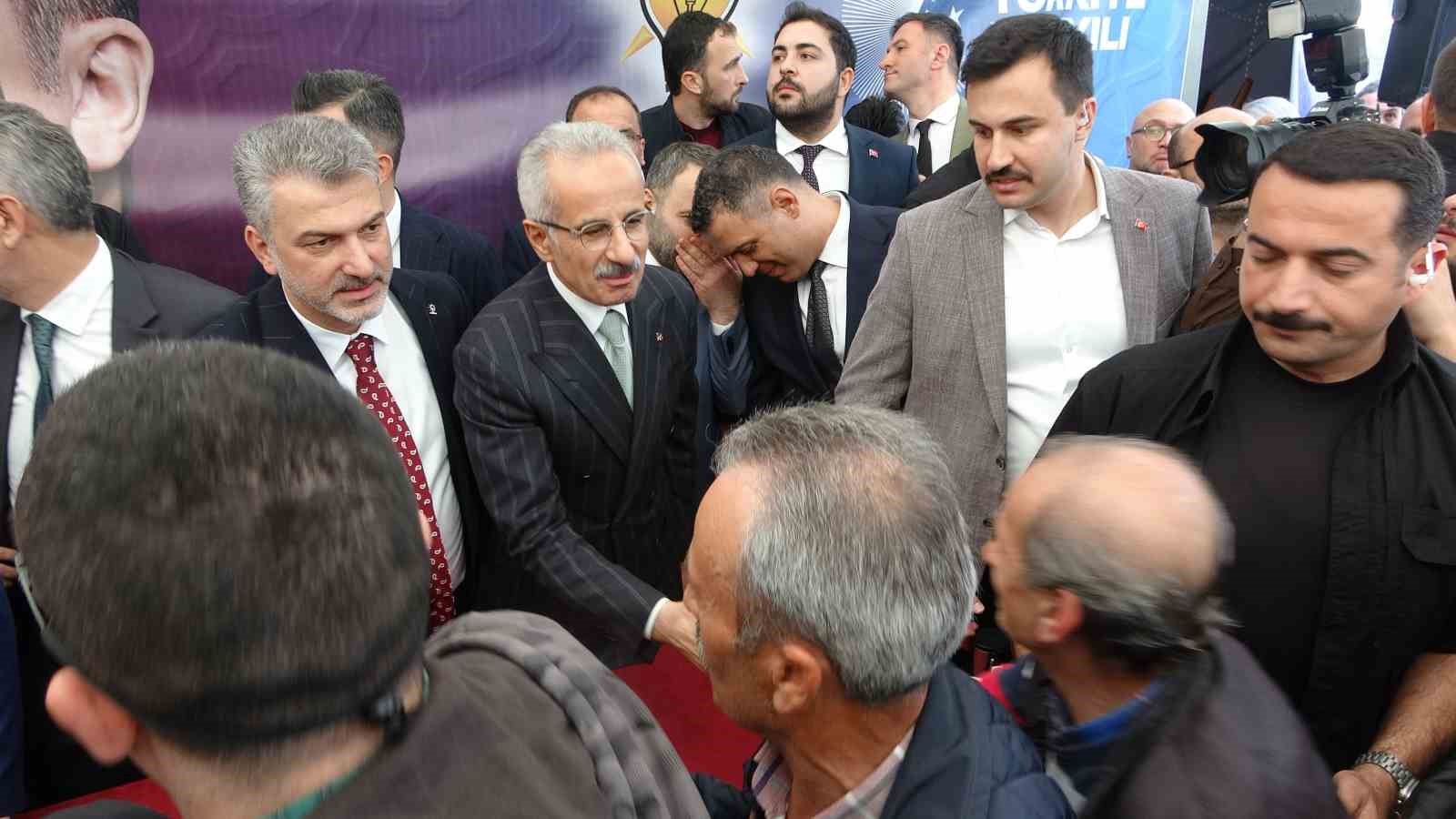 bakan-uraloglu-memleketi-trabzonda-bayramlasma-programlarina-katildi