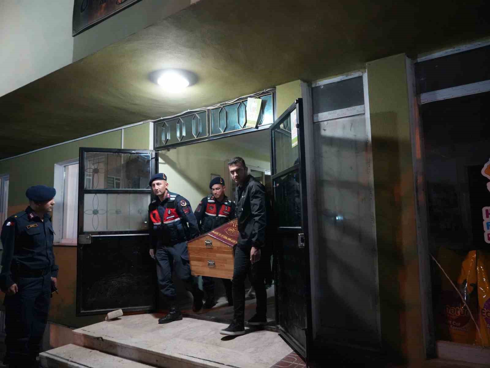 bosanma-asamasindaki-esini-olduren-polis-memuru-agirlastirilmis-muebbet-hapis-cezasina-carptirildi