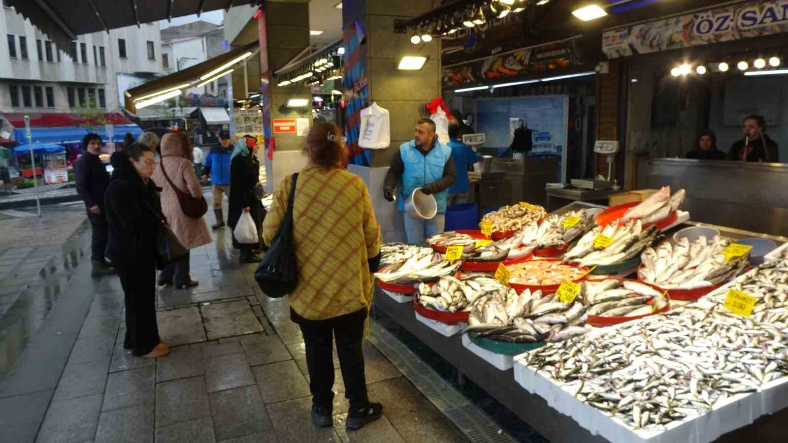 buyuk-balikci-tekneleri-icin-denizlerde-av-yasagi-bu-gece-basliyor
