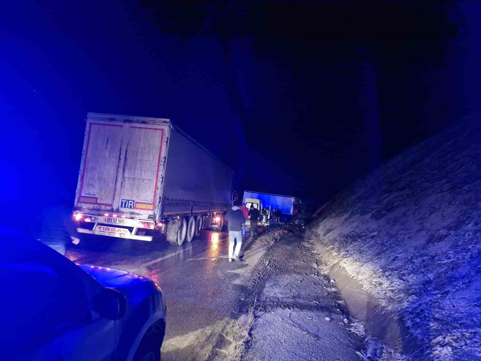 buzlanma-kazalari-beraberinde-getirdi-3-yarali