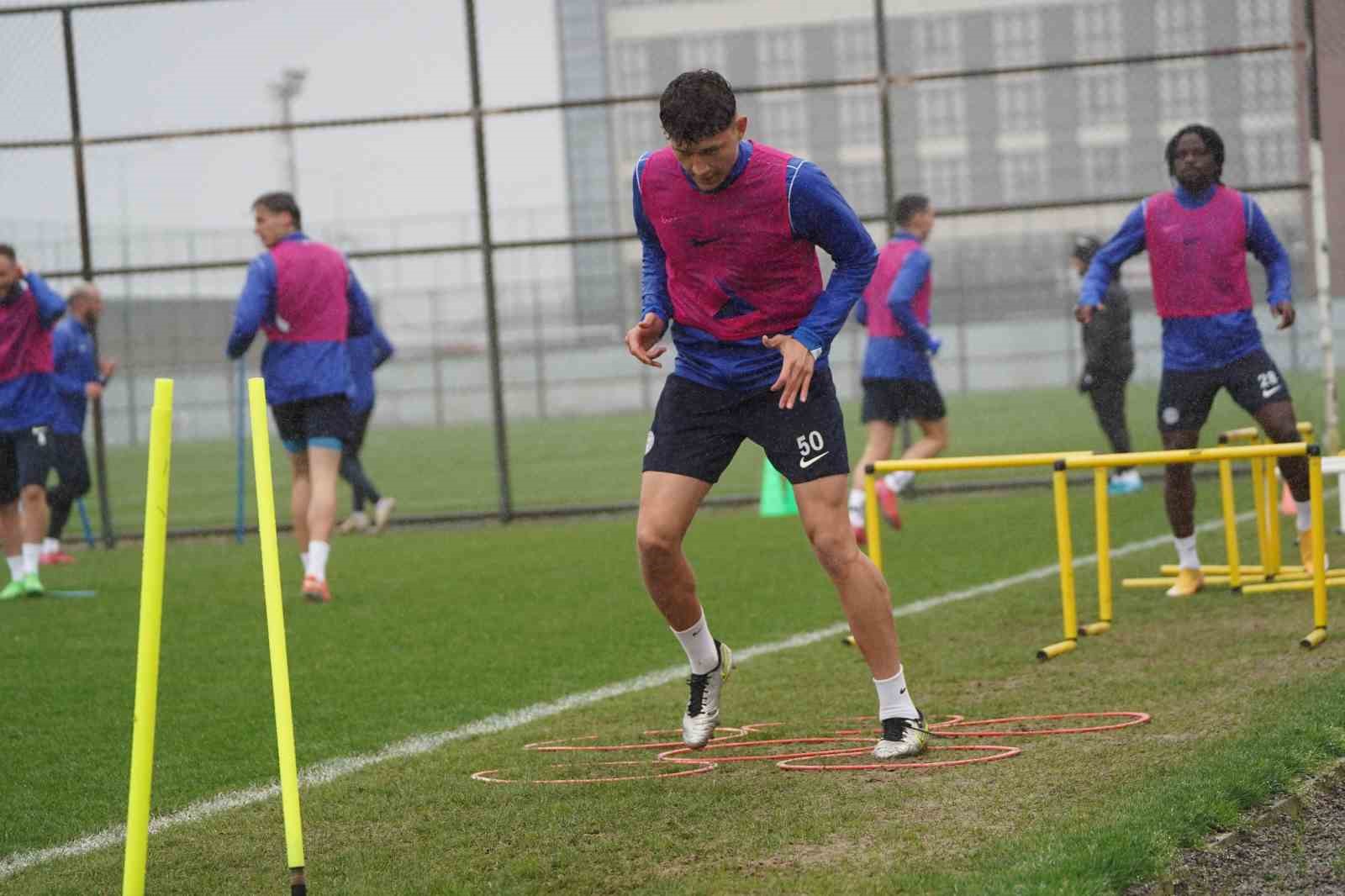 caykur-rizespor-trabzonspor-maci-hazirliklarini-surdurdu