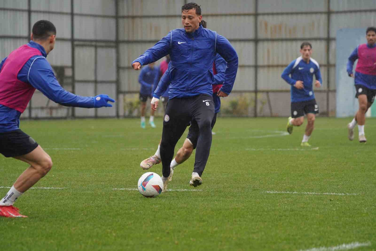 caykur-rizespor-trabzonspor-maci-hazirliklarini-surdurdu