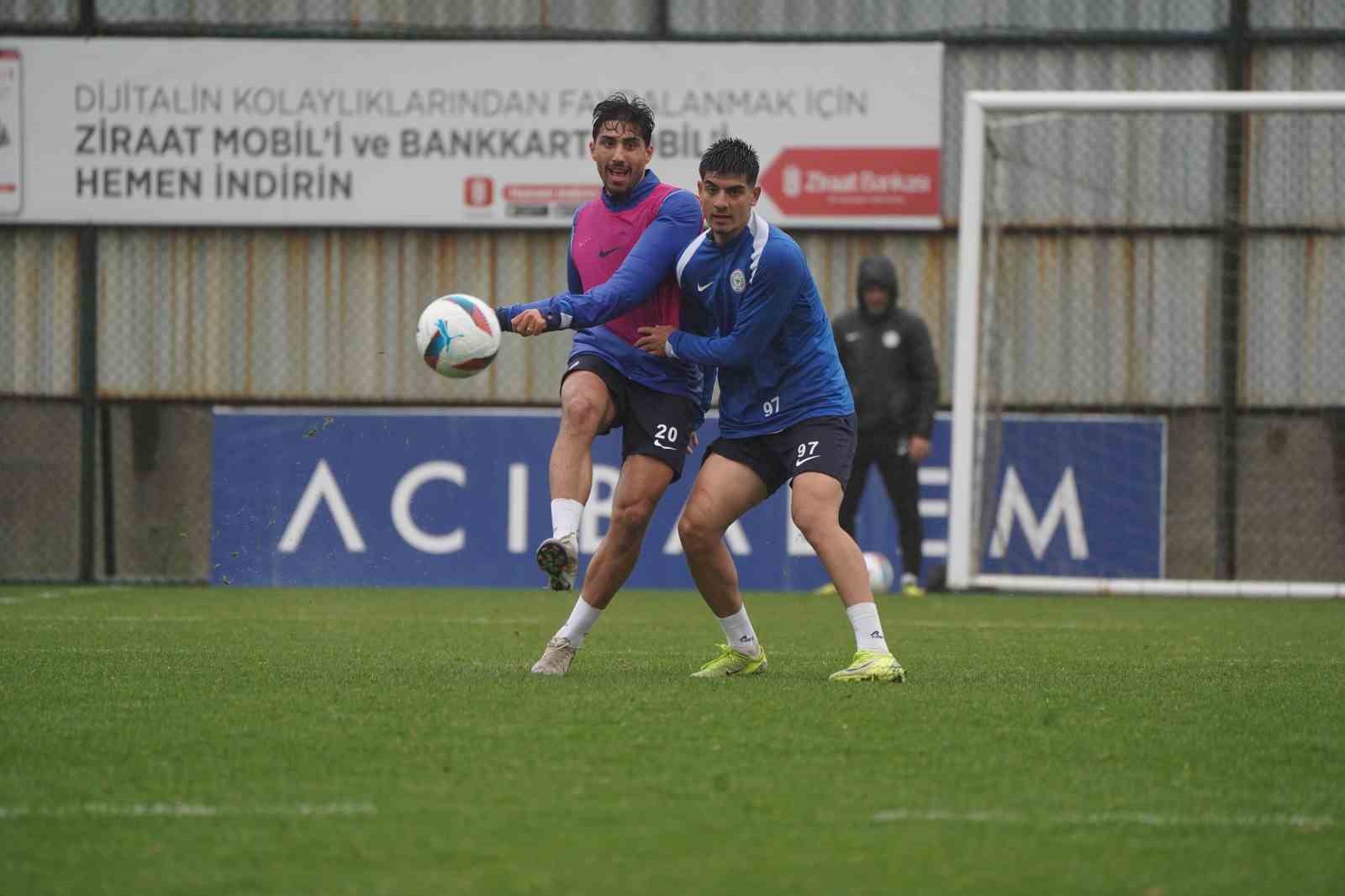 caykur-rizespor-trabzonspor-maci-hazirliklarini-surdurdu