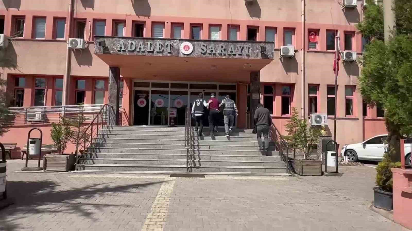 cezaevi-firarisi-sahte-kimlikle-yakalandi
