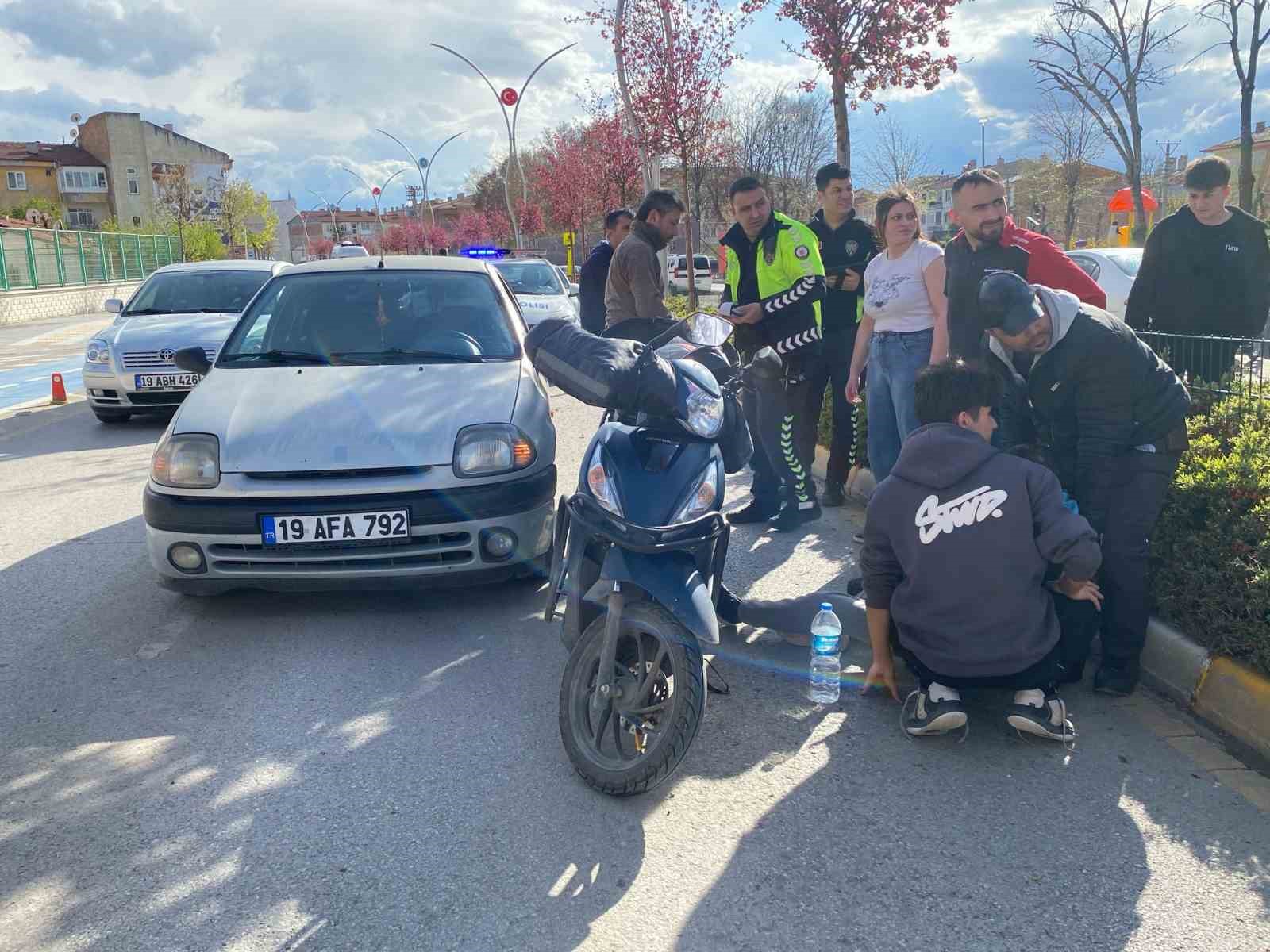 corumda-otomobil-ile-motosiklet-carpisti-1-yarali