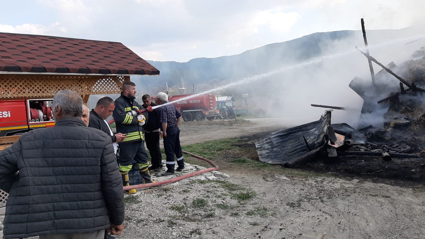 depoda-cikan-yangin-500-bin-liradan-fazla-zarara-yol-acti