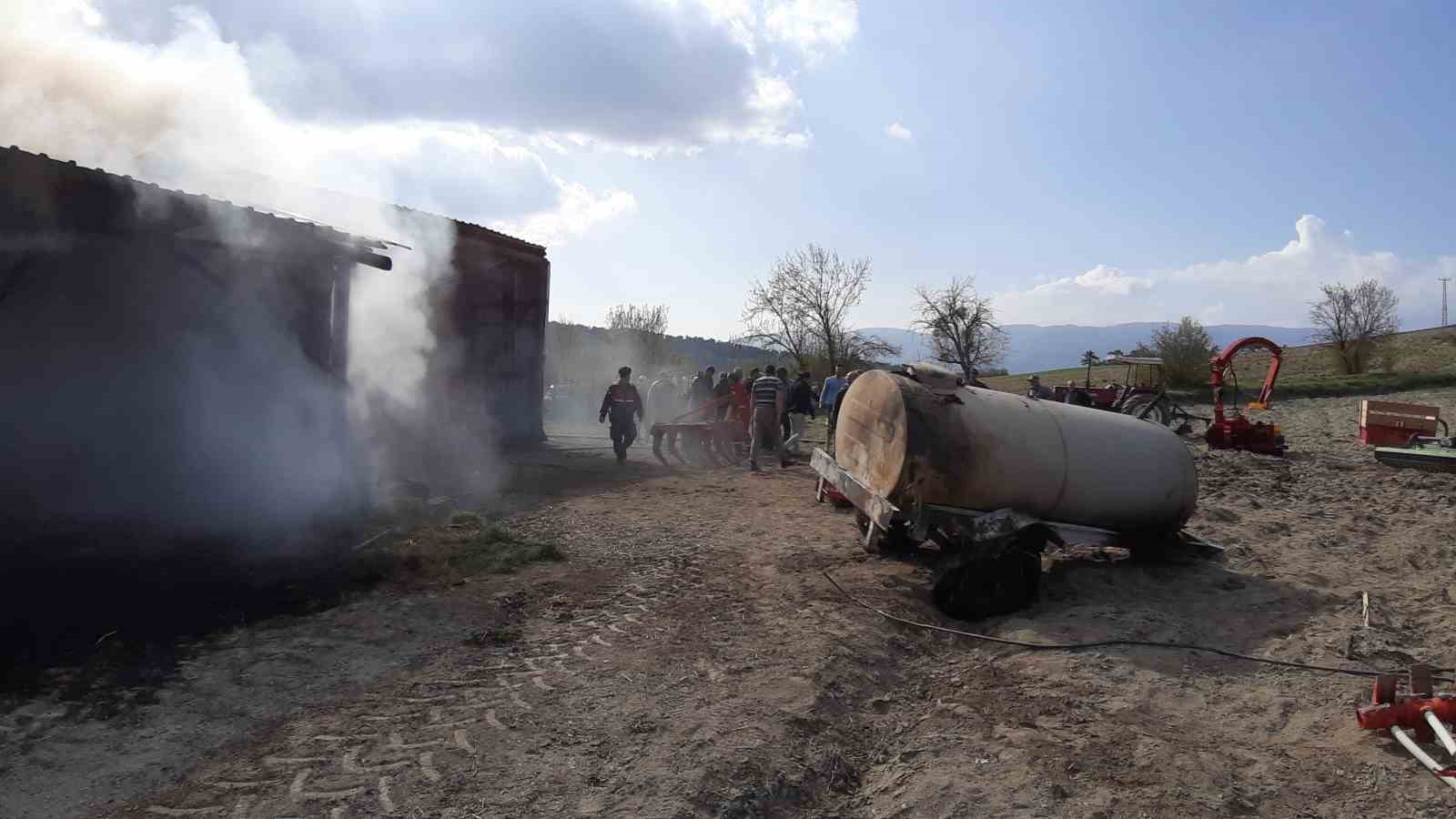 depoda-cikan-yangin-500-bin-liradan-fazla-zarara-yol-acti