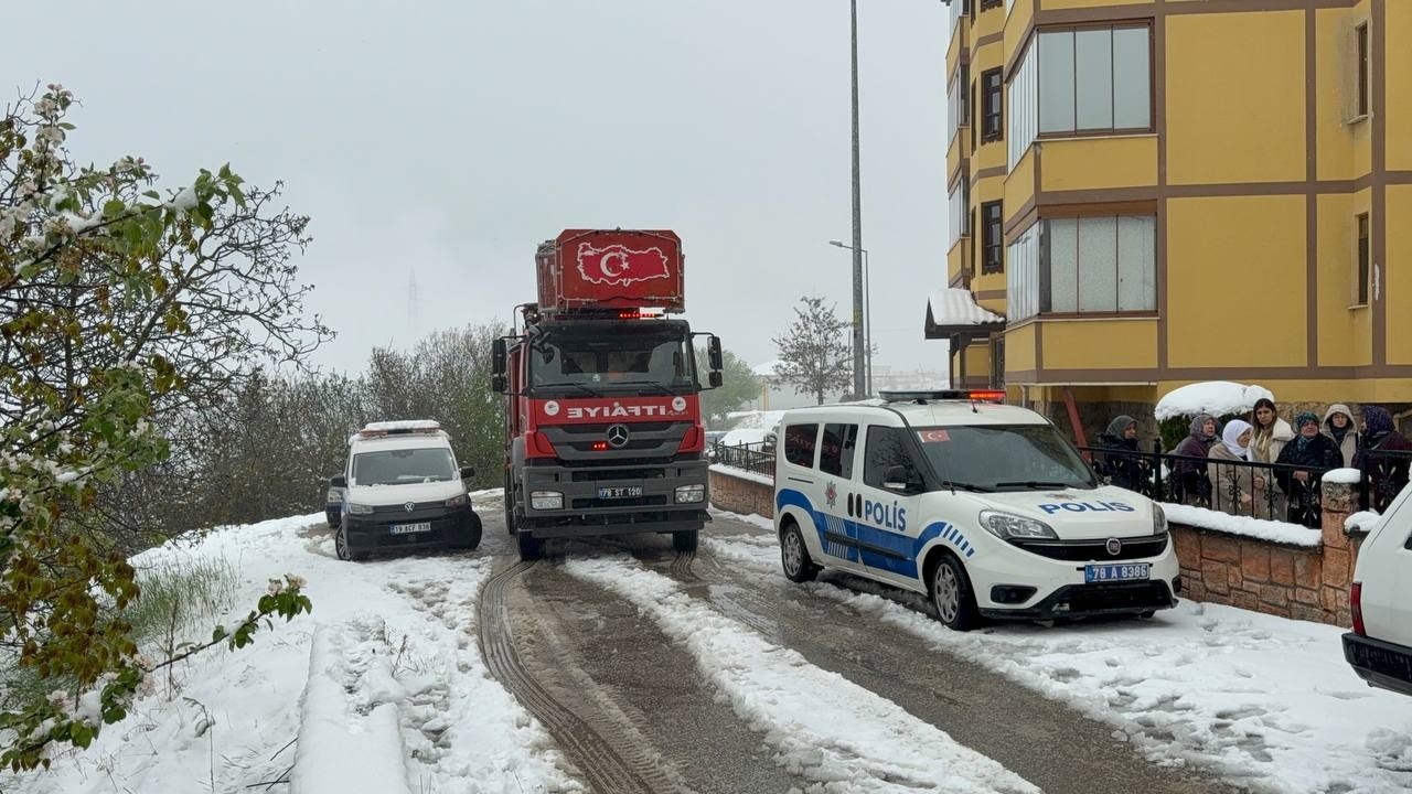 ev-yangininda-anne-ve-3-cocugu-dumandan-etkilendi