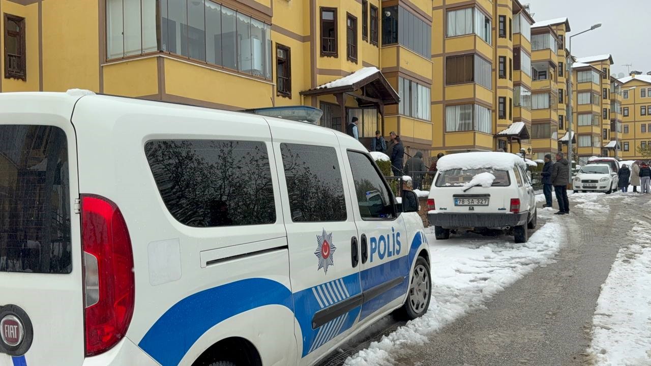 ev-yangininda-anne-ve-3-cocugu-dumandan-etkilendi