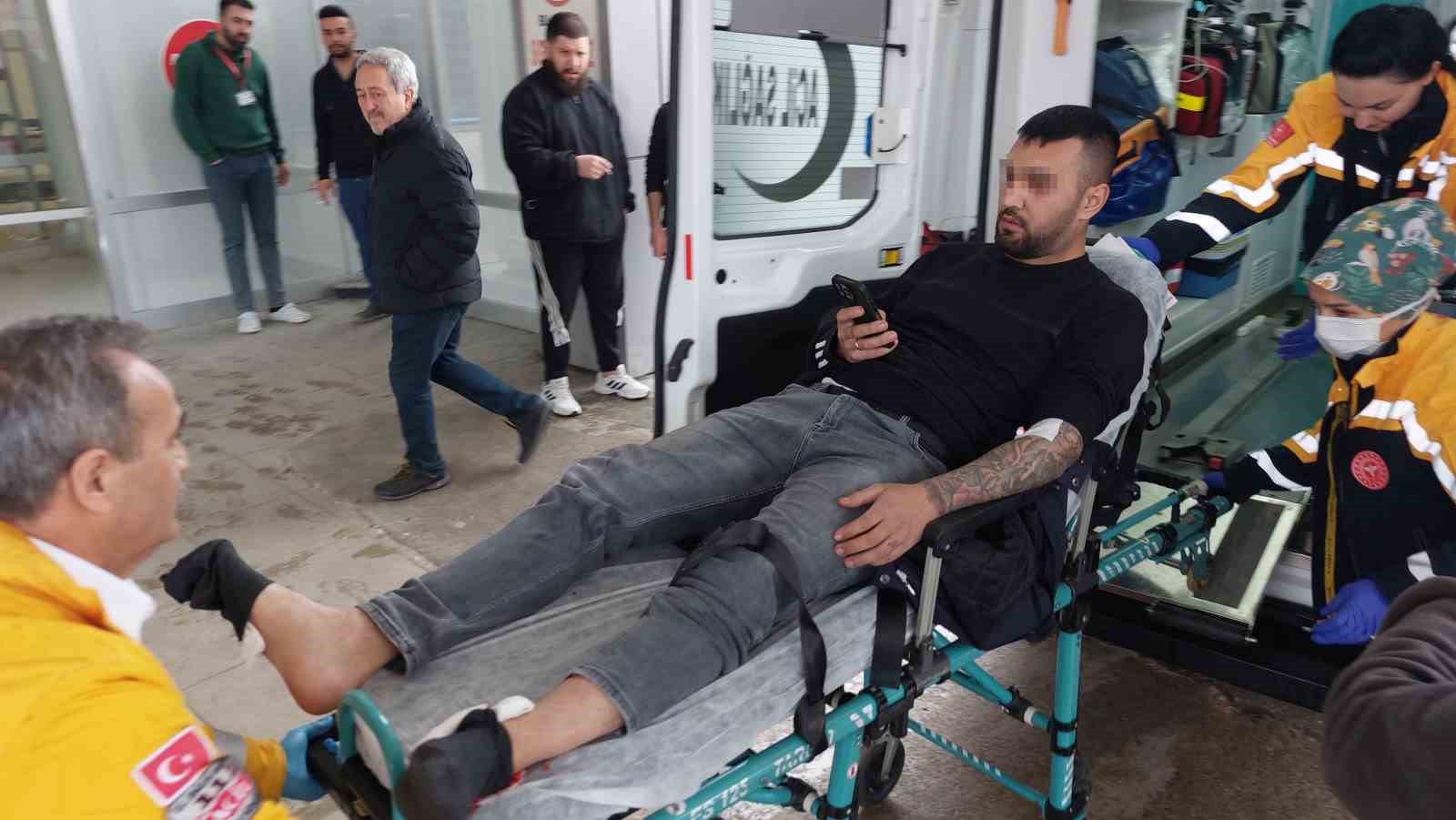 ise-gitmek-icin-dolmus-beklerken-silahli-saldirida-yaralandi
