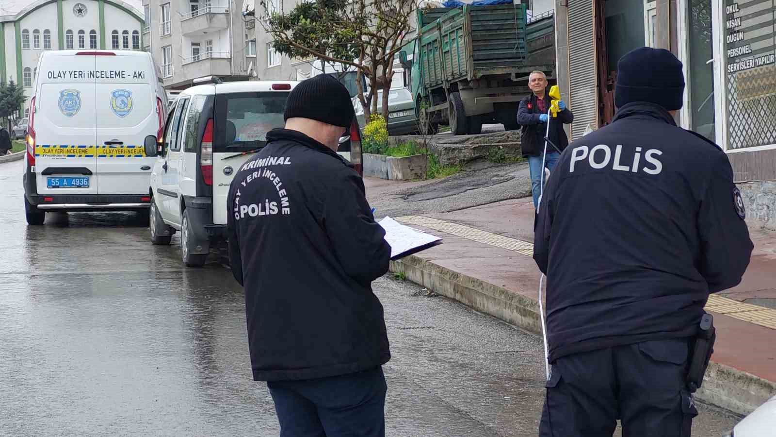 ise-gitmek-icin-dolmus-beklerken-silahli-saldirida-yaralandi