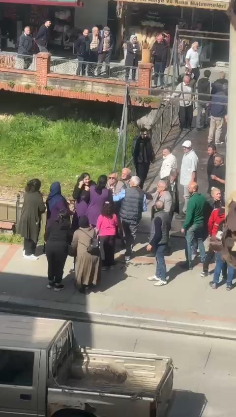 kadinlarin-kavgasini-erkekler-ayirdi