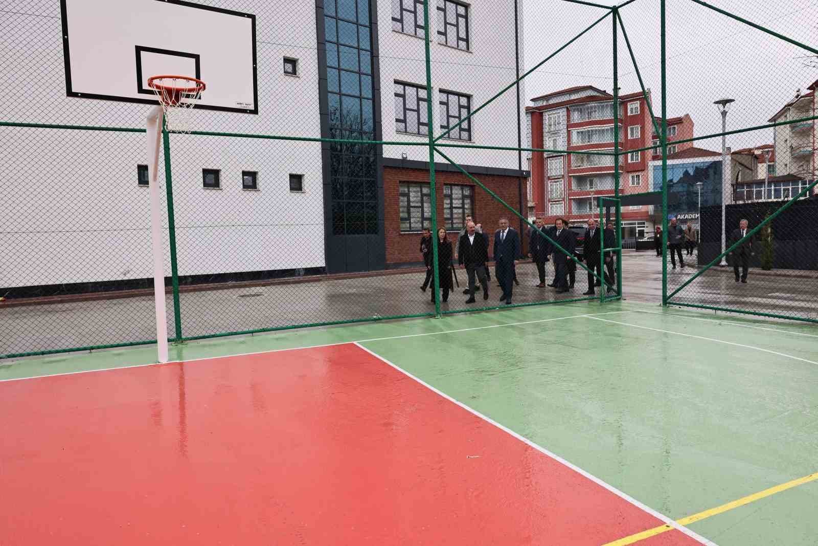 kansere-yenik-dusen-universite-ogrencisinin-adinin-yasatilacagi-okulda-sona-gelindi