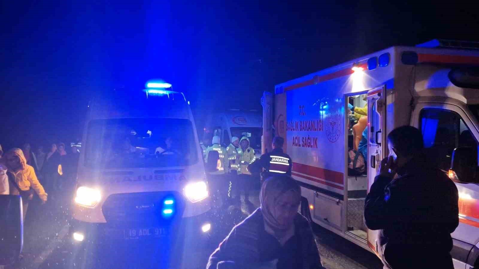 karnavaldan-donen-vatandaslari-tasiyan-otobus-yan-yatti-23-yarali