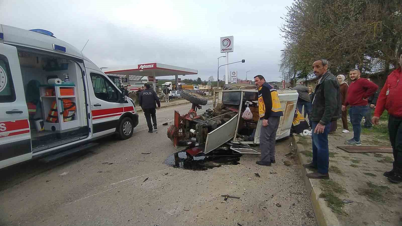 kastamonuda-traktor-ile-beton-tasiyan-tir-carpisti-2-yarali