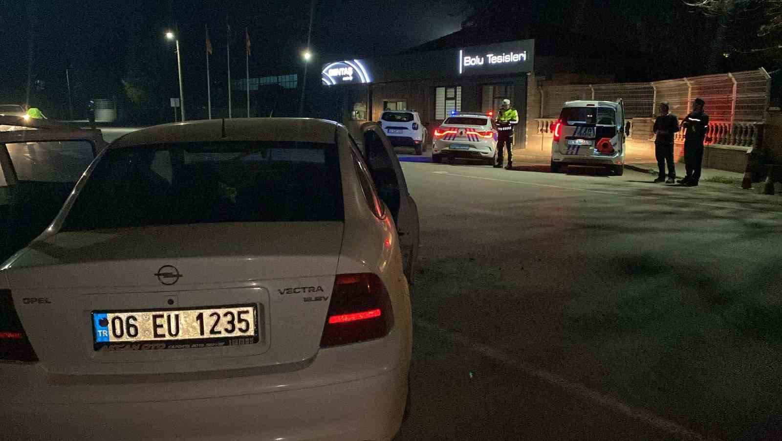 kontrolden-cikan-otomobil-beton-duvara-carpti-1-yarali