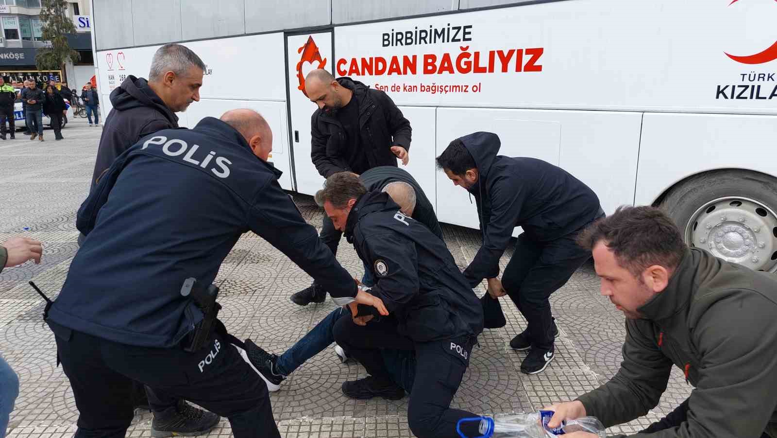 mahalle-yolunun-yapilmadigi-gerekcesiyle-meydanda-kendini-yakmak-istedi