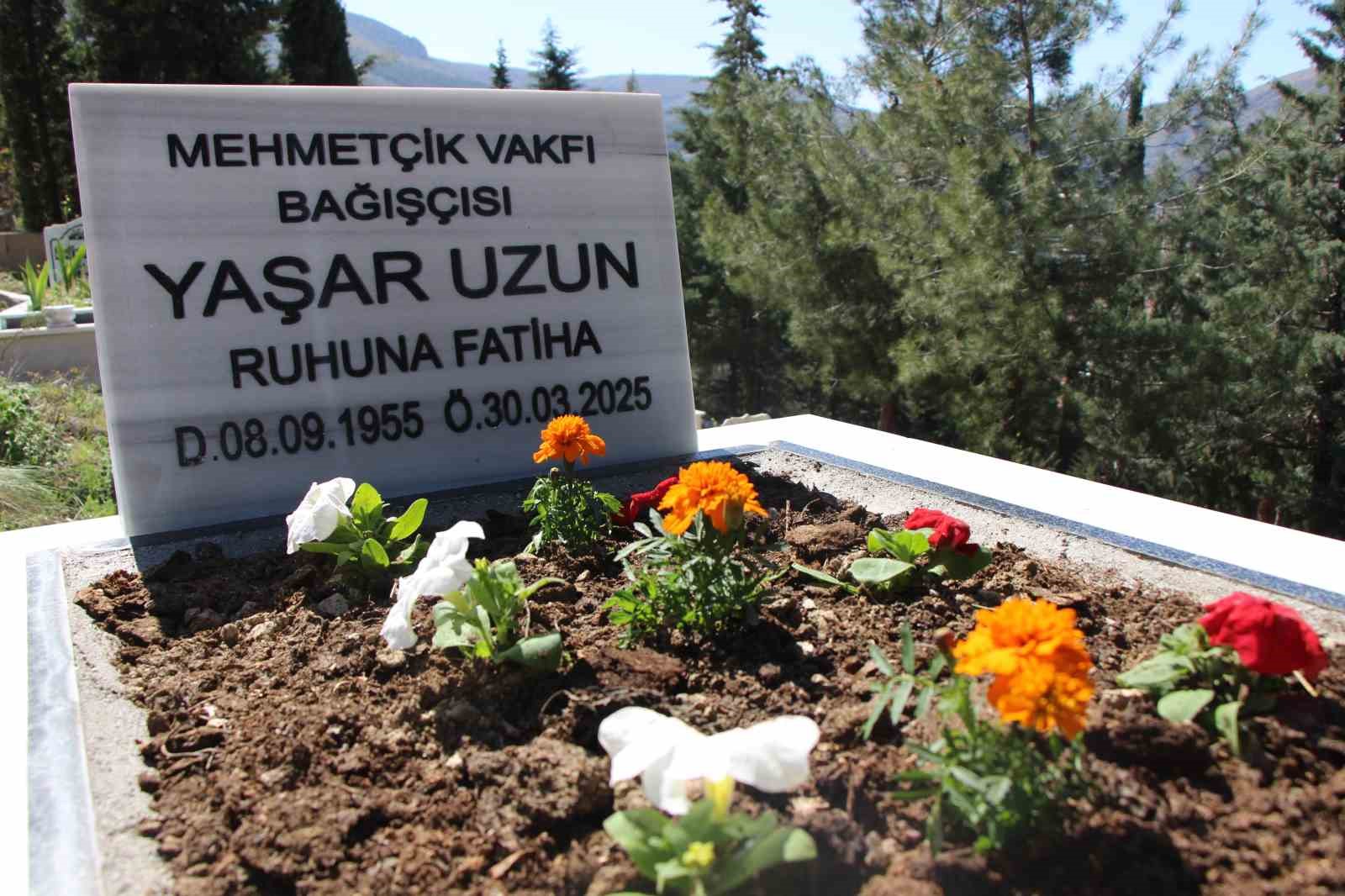mehmetcik-vakfi-kimsesiz-bagiscinin-mezarini-yaptirdi