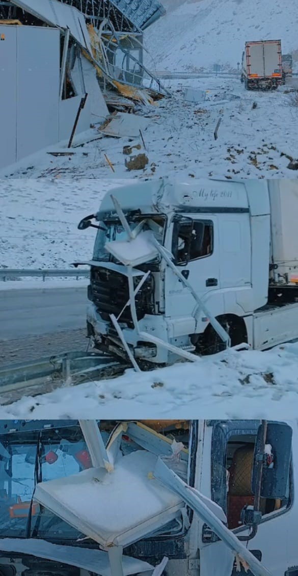 mercedes-marka-tir-once-bariyerlere-sonra-da-bos-konteynere-carpti