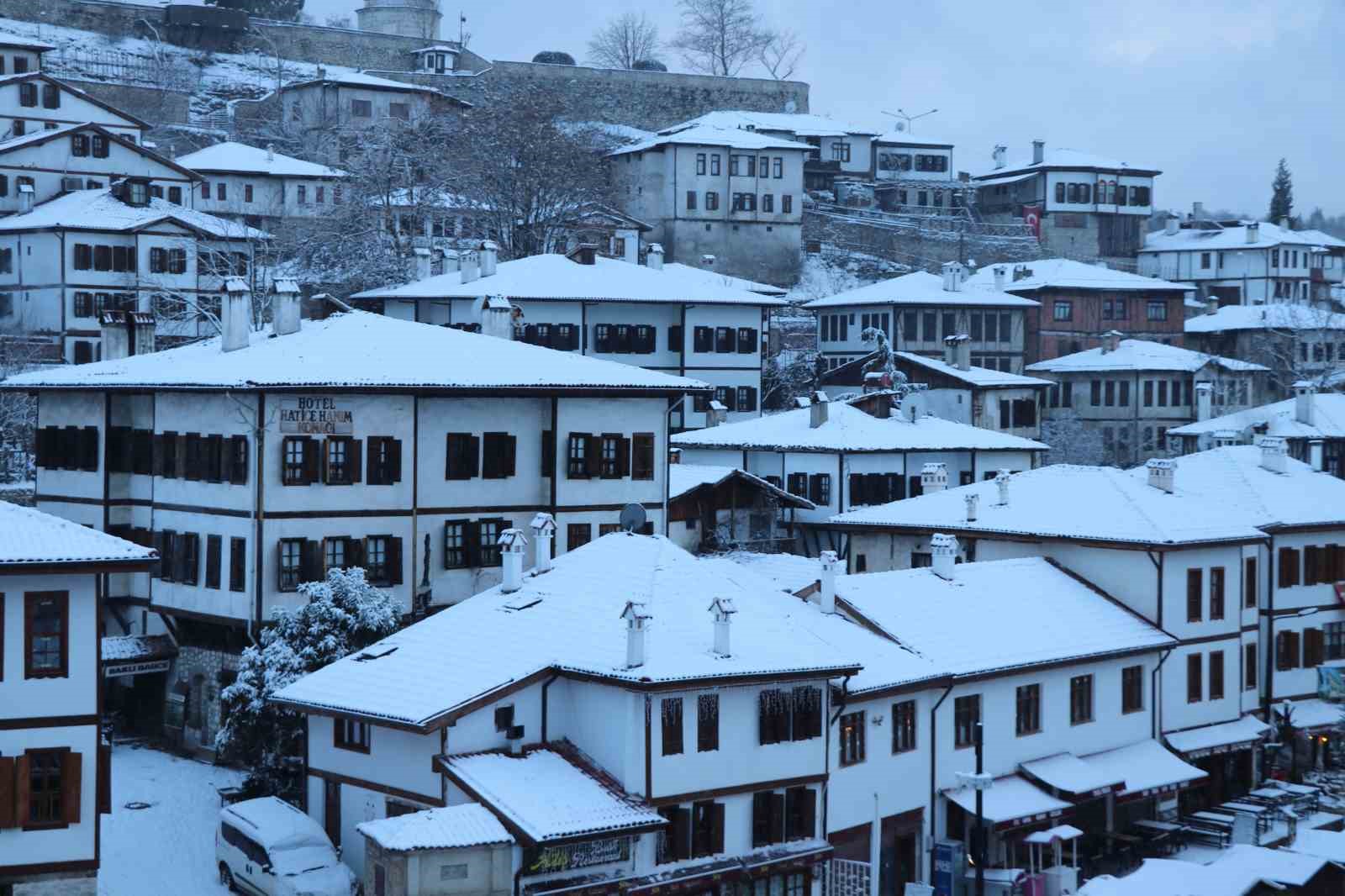 osmanlinin-parmak-izi-kar-manzaralari-ile-mest-etti
