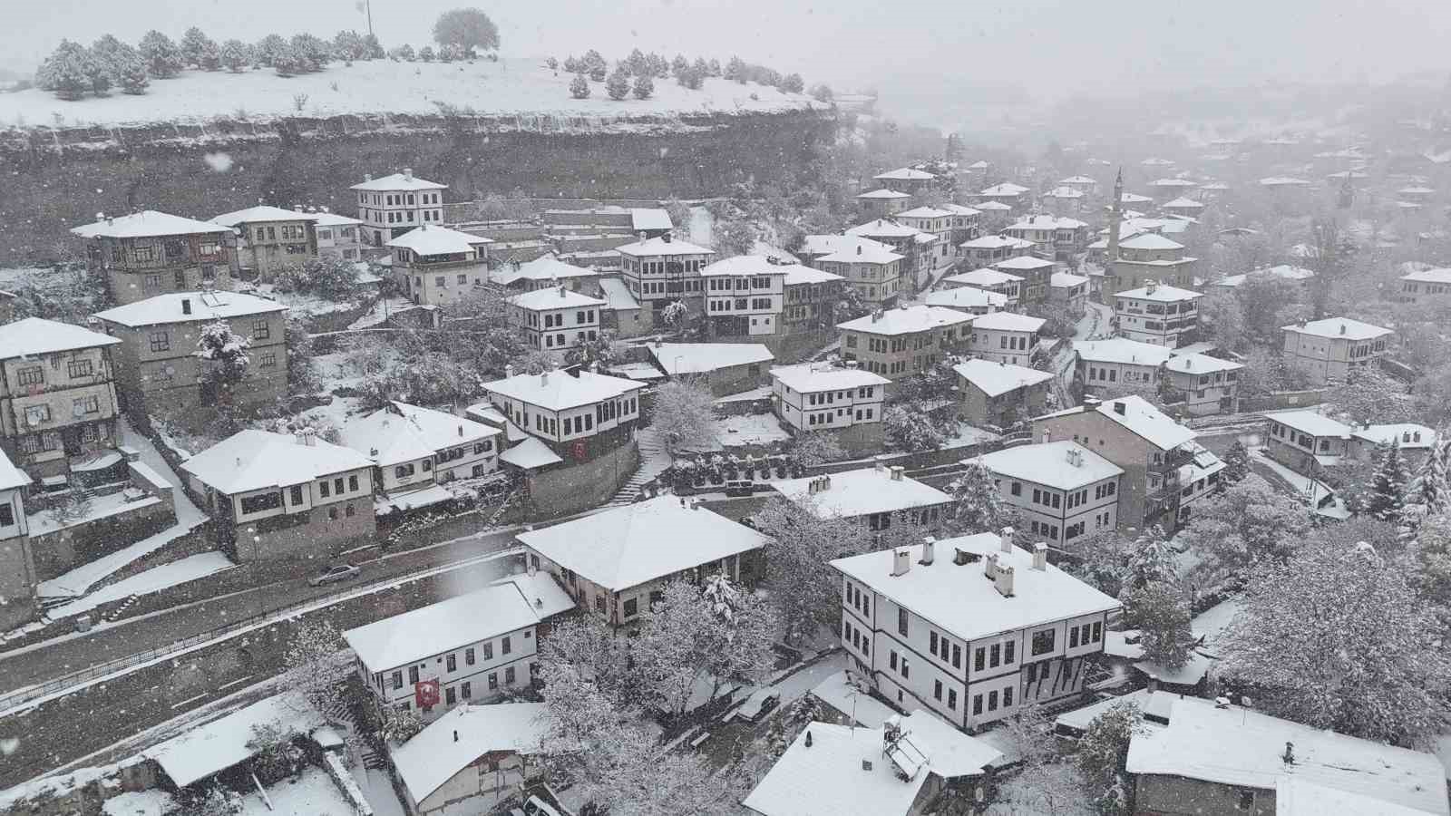 osmanlinin-parmak-izi-kar-manzaralari-ile-mest-etti