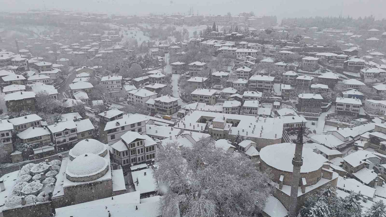 osmanlinin-parmak-izi-kar-manzaralari-ile-mest-etti