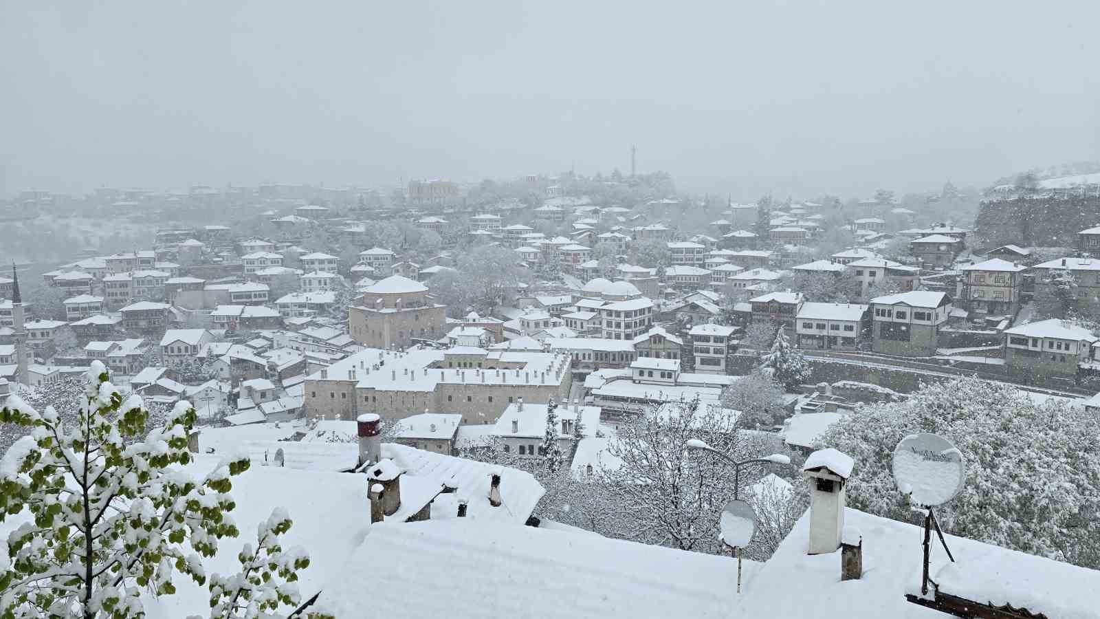 osmanlinin-parmak-izi-kar-manzaralari-ile-mest-etti