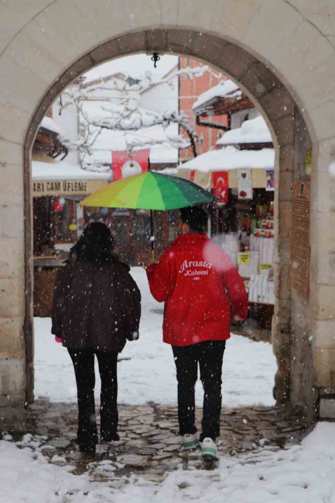 osmanlinin-parmak-izi-kar-manzaralari-ile-mest-etti