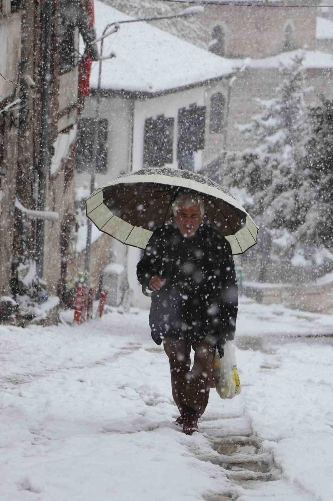 osmanlinin-parmak-izi-kar-manzaralari-ile-mest-etti