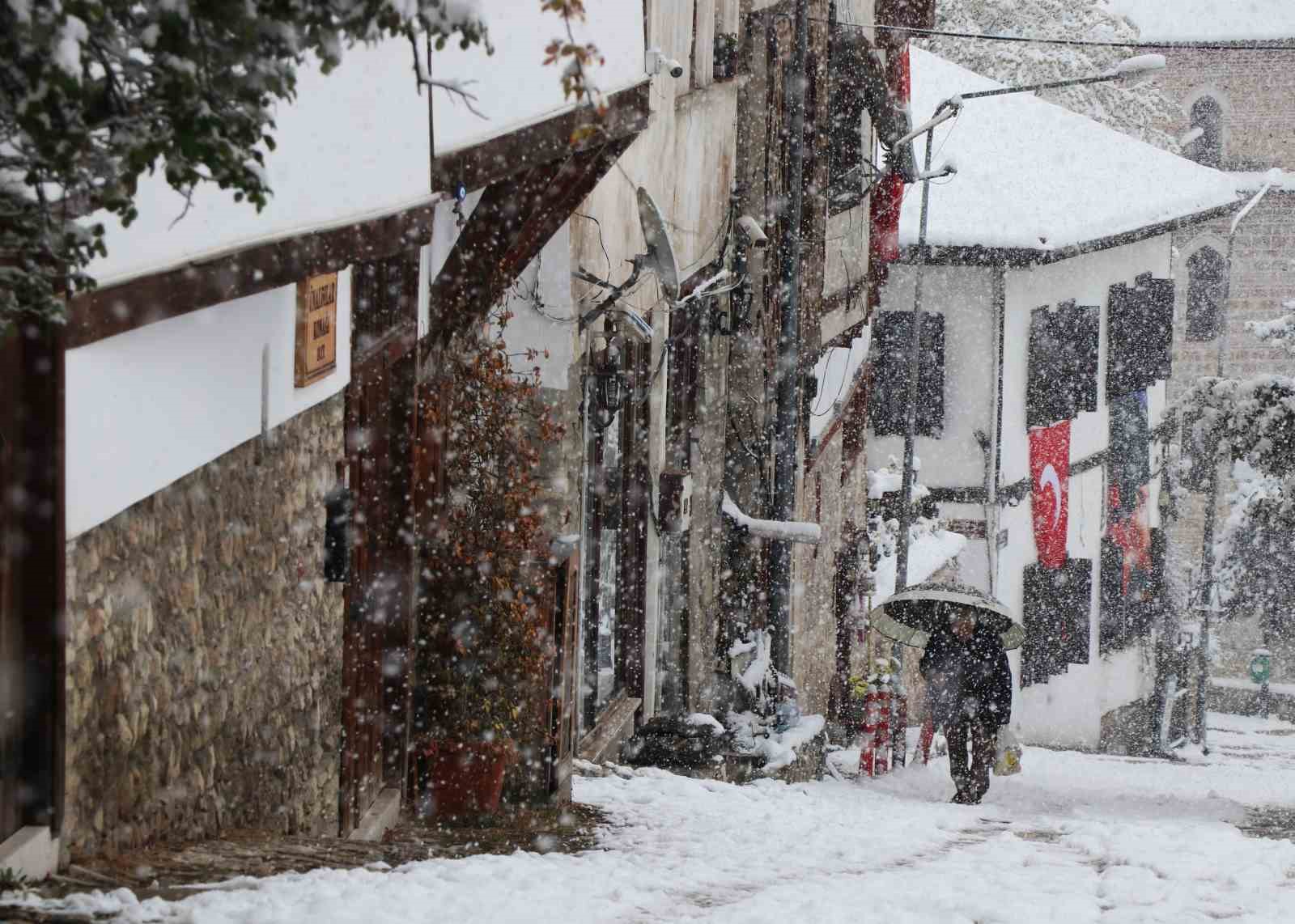 osmanlinin-parmak-izi-kar-manzaralari-ile-mest-etti