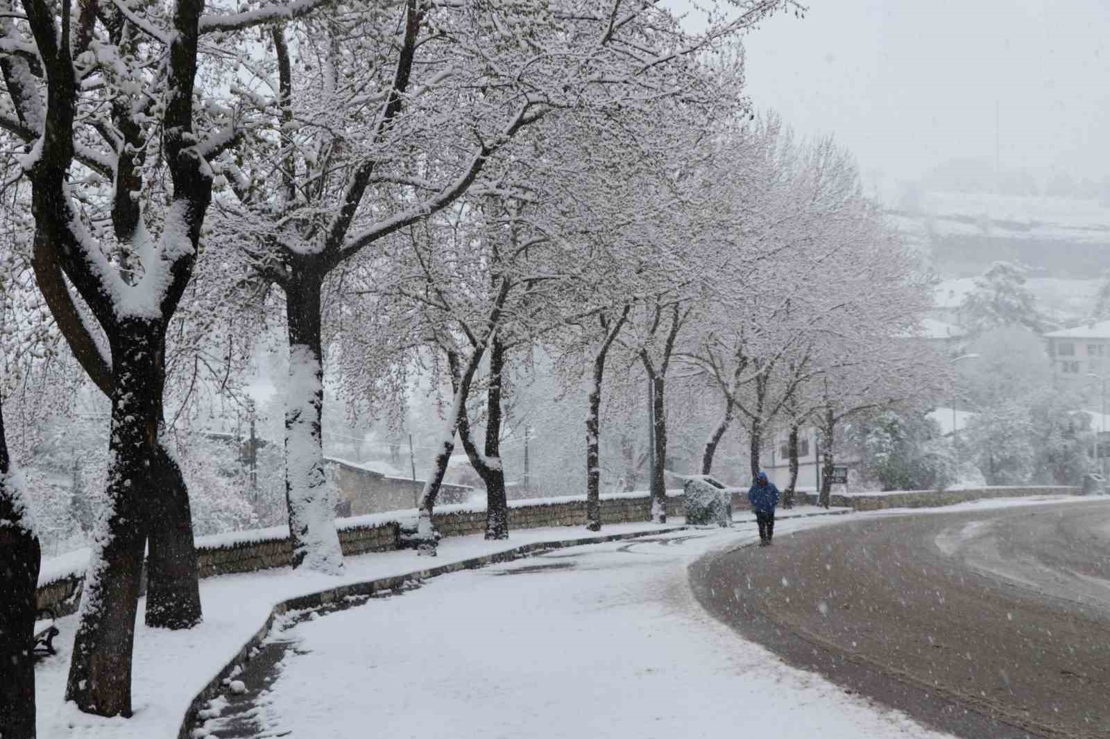 osmanlinin-parmak-izi-kar-manzaralari-ile-mest-etti