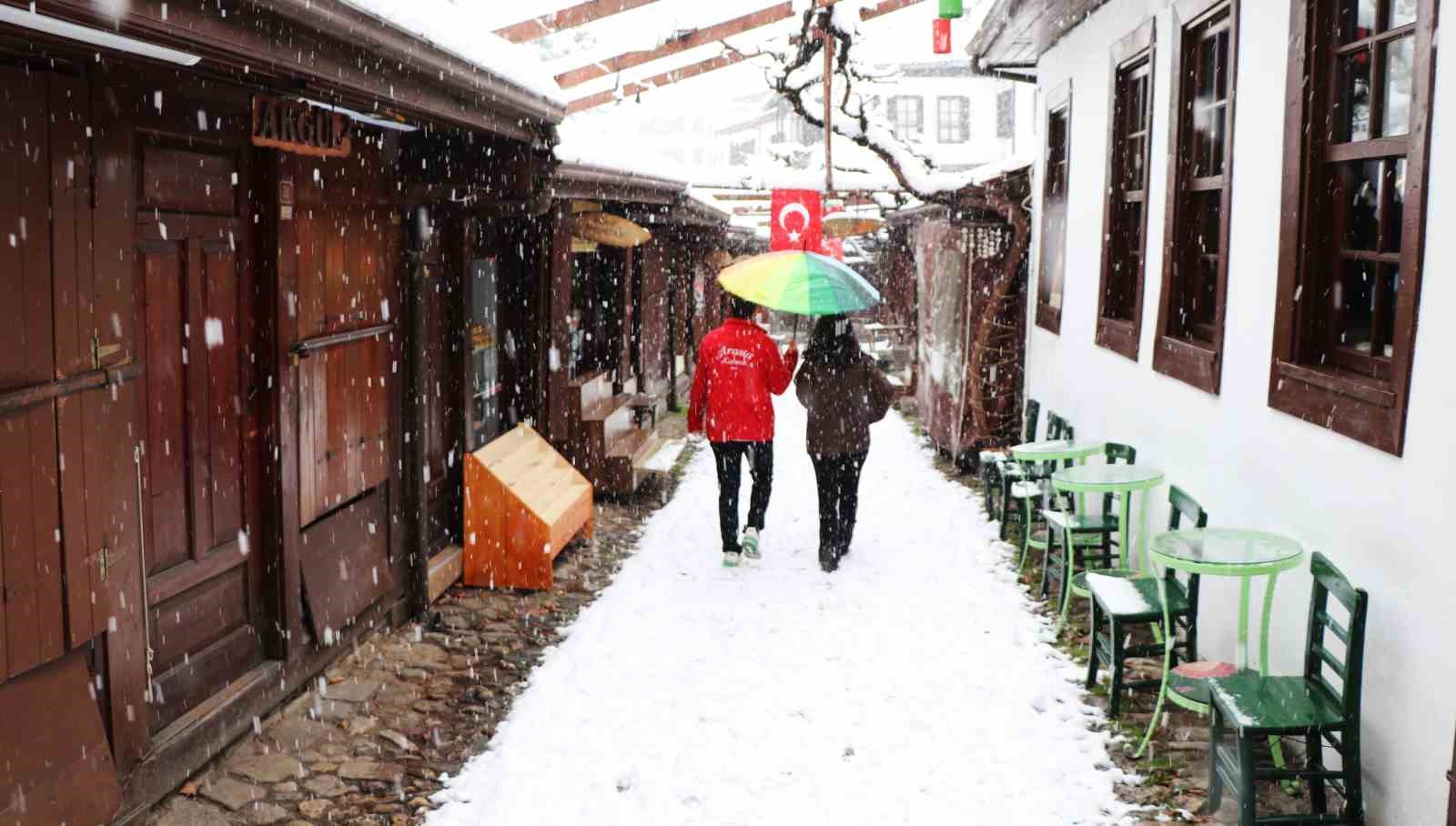 osmanlinin-parmak-izi-kar-manzaralari-ile-mest-etti