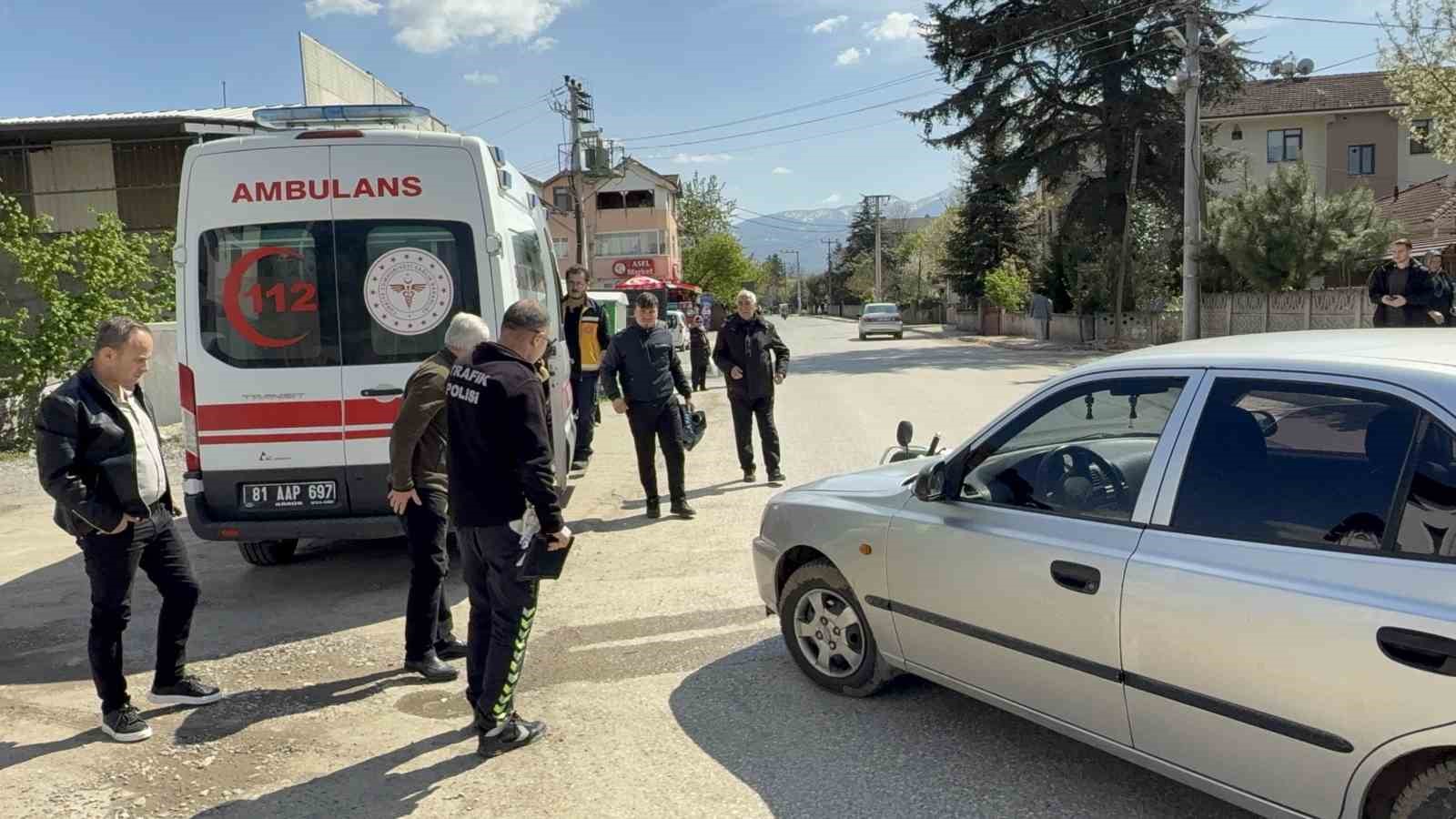 otomobil-ile-carpisan-motosikletlinin-taktigi-kask-hayatini-kurtardi