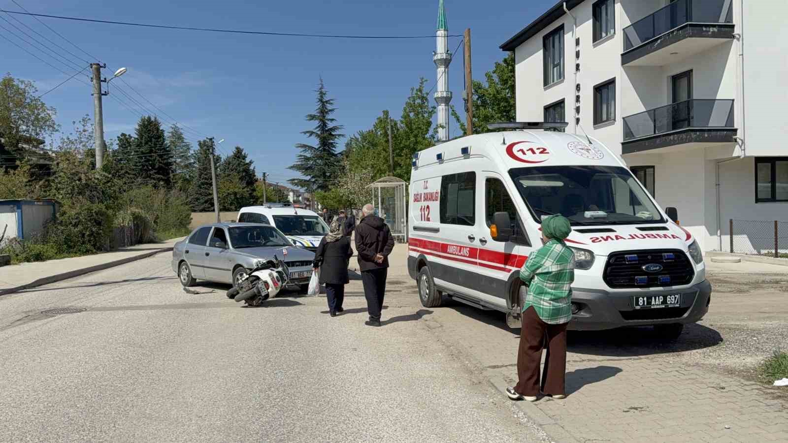 otomobil-ile-carpisan-motosikletlinin-taktigi-kask-hayatini-kurtardi