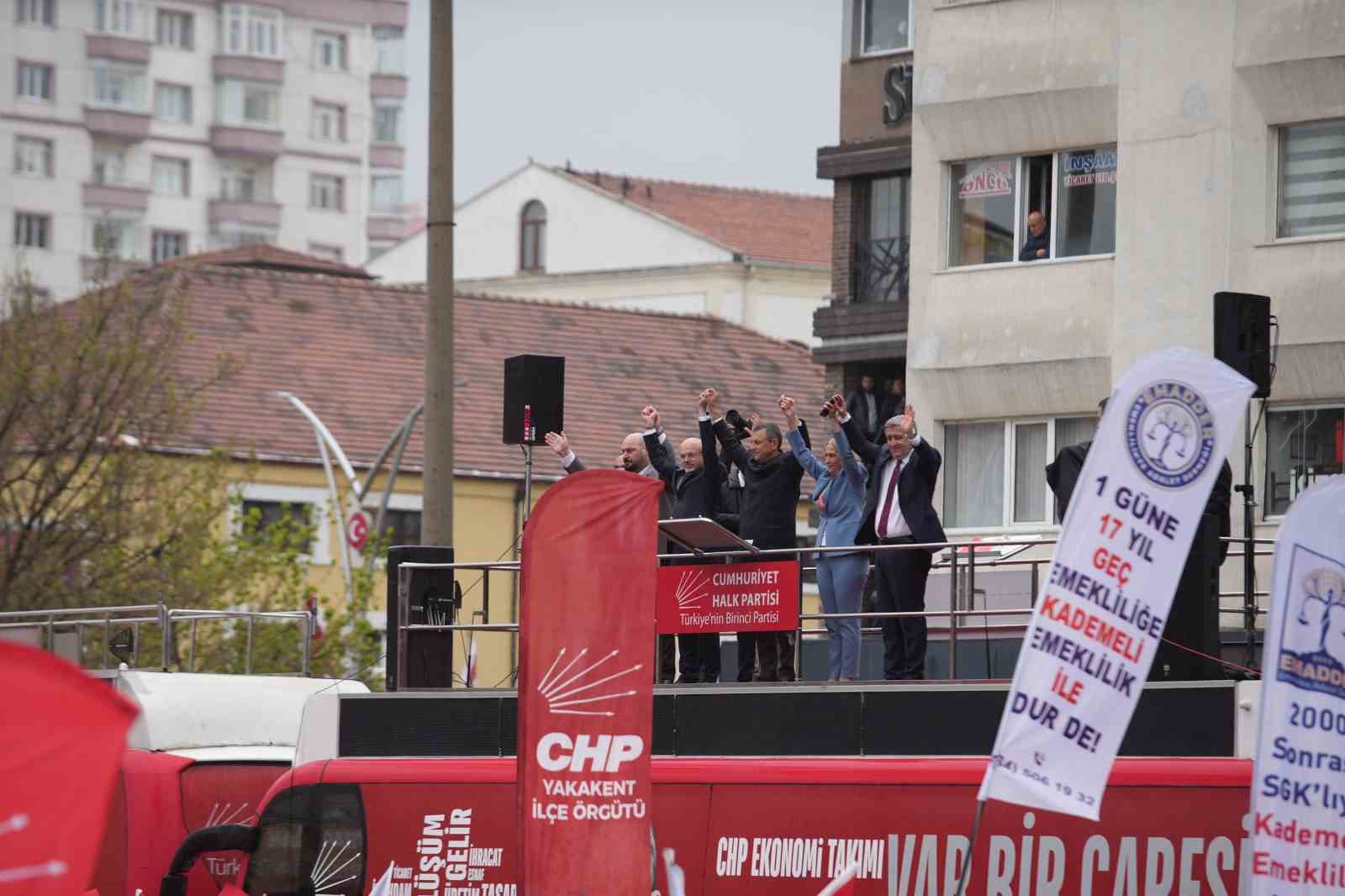 ozgur-ozel-millet-iradesine-sahip-cikiyor-mitinglerini-samsundan-baslatti