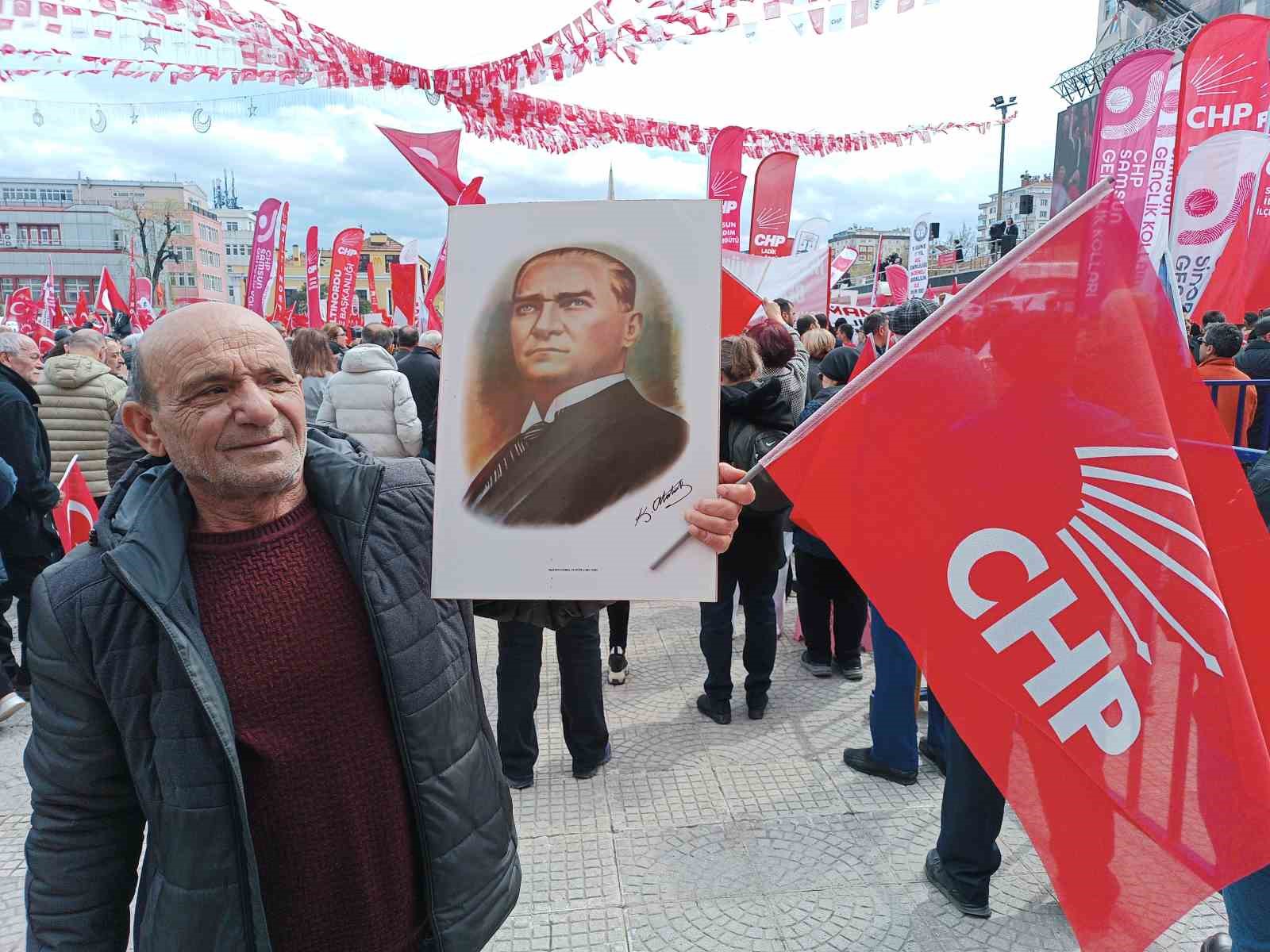 ozgur-ozel-millet-iradesine-sahip-cikiyor-mitinglerini-samsundan-baslatti