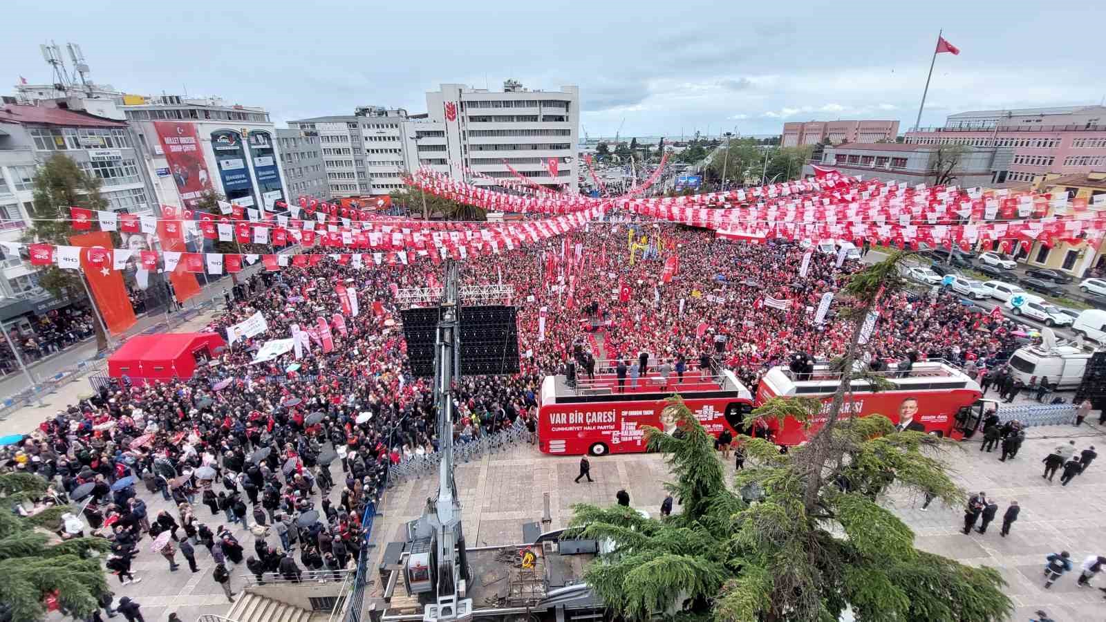 ozgur-ozel-millet-iradesine-sahip-cikiyor-mitinglerini-samsundan-baslatti
