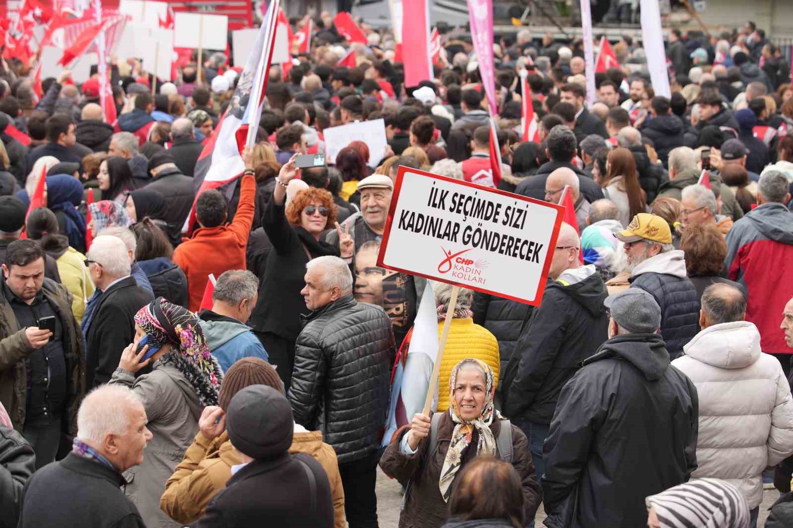 ozgur-ozel-millet-iradesine-sahip-cikiyor-mitinglerini-samsundan-baslatti